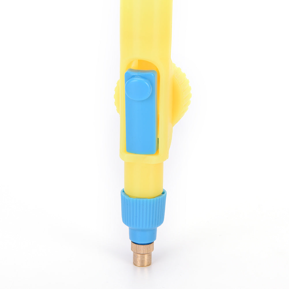 Simple small cola bottle sprayer