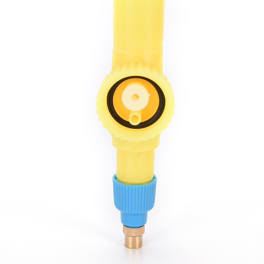 Simple small cola bottle sprayer